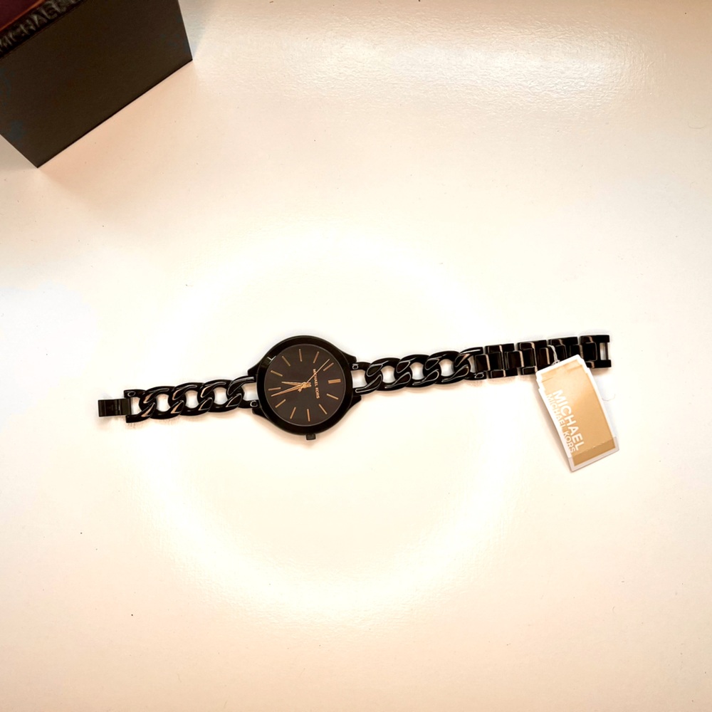 MICHKEL KORS Watch - Picture 7 of 10